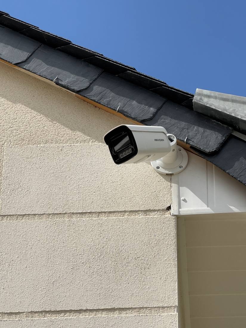 Caméra de surveillance façade